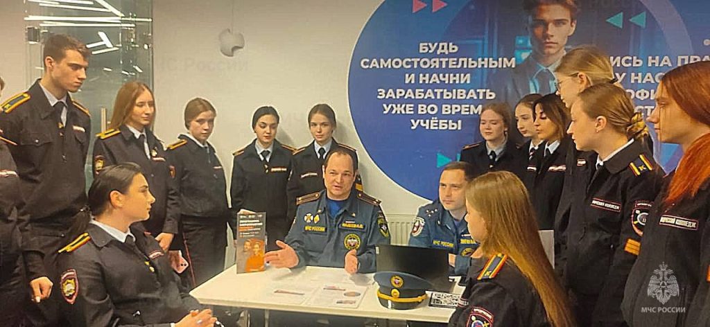 Специалисты Управления кадров и воспитательной работы Главного управления МЧС России по г. Москве приняли участие в работе Всероссийской ярмарке трудоустройства проводимой Центром занятости населения «Моя работа»