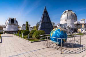 В телескоп Большой обсерватории Московского планетария можно увидеть Солнце, Луну, планеты и туманности. Фото взято с официальной страницы Московского планетария в социальных сетях