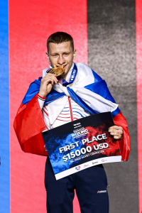 Студент Дмитрий Двали сразу после награждения на чемпионате Европы. Фото: личных архив