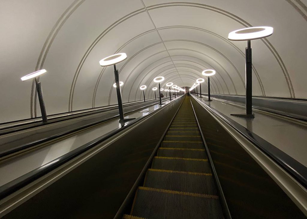 Количество эскалаторов увеличилось на станциях метро в округе