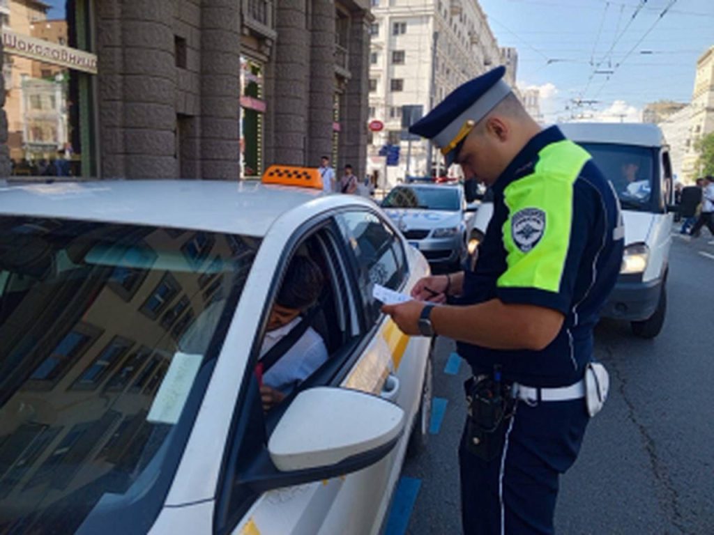 Сотрудники полиции Центрального округа г. Москвы провели рейд по водителям такси
