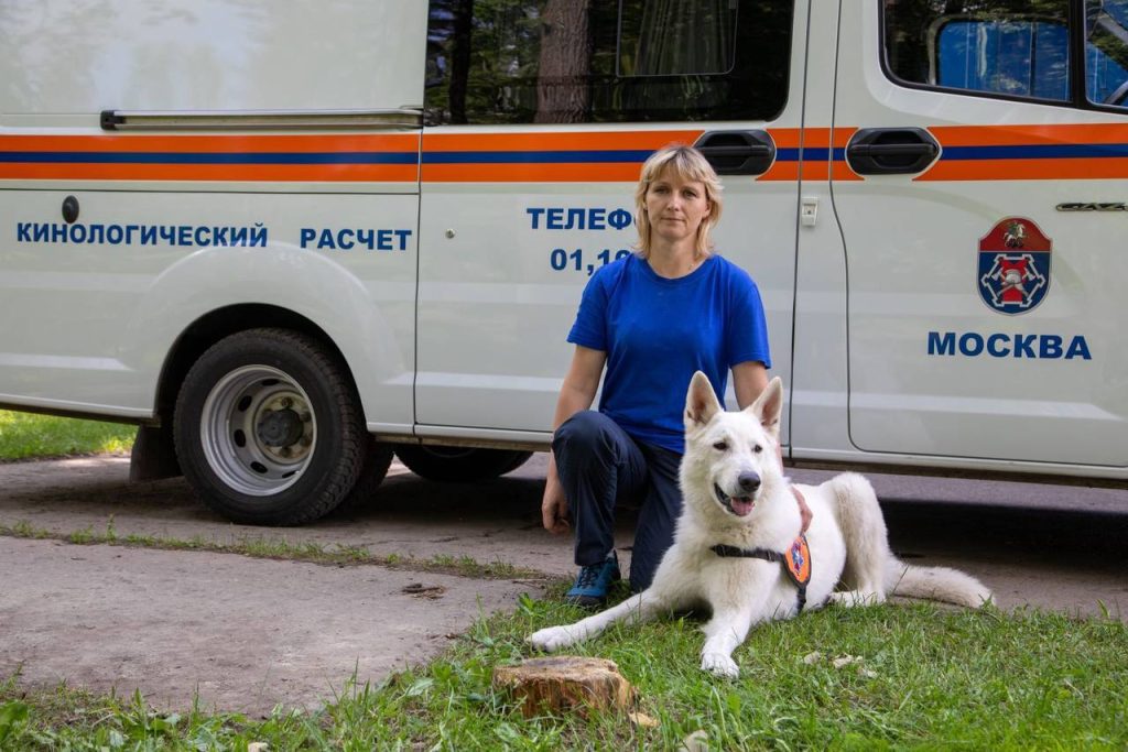 Люди и лес. Как в нем не потеряться и как найтись, рассказали кинологи Пожарно-спасательного центра столицы