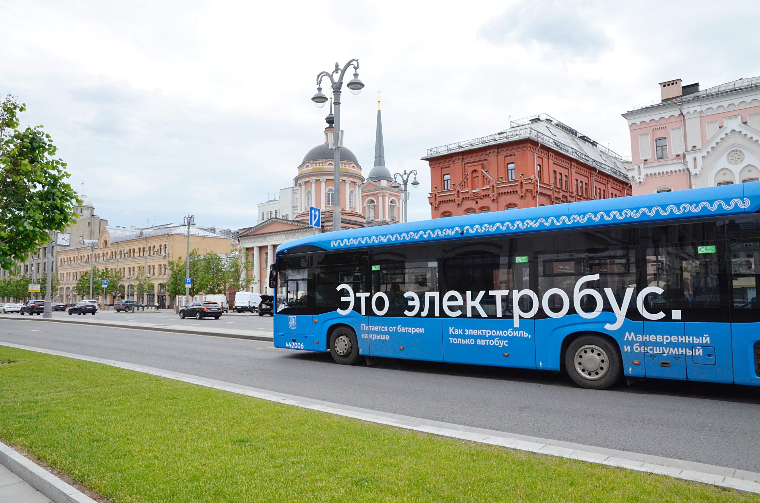 Выбросы углекислого газа в Москве сократились на 130 тысяч тонн благодаря электробусам. Фото: Анна Быкова, «Вечерняя Москва»