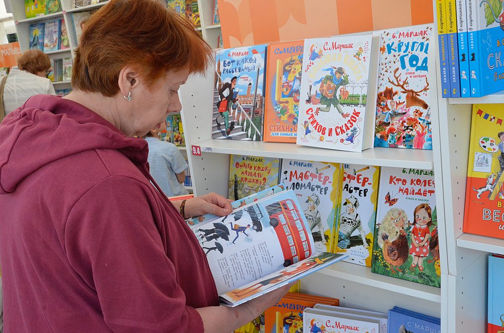 Жители Москвы могут провести время в летних читальнях