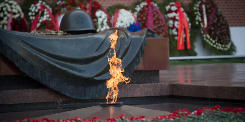 Профилактические работы проведут над монументом Вечного огня в Александровском саду