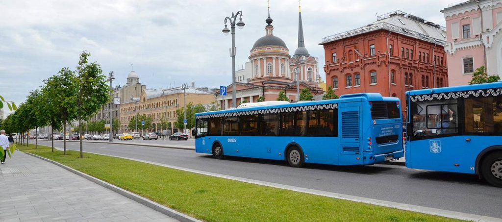 Некоторые маршруты автобусов на Большой Никитской улице будут временно приостановлены
