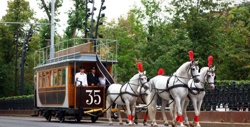 Парад ретротранспорта на Чистопрудном бульваре возглавит конка с лошадьми