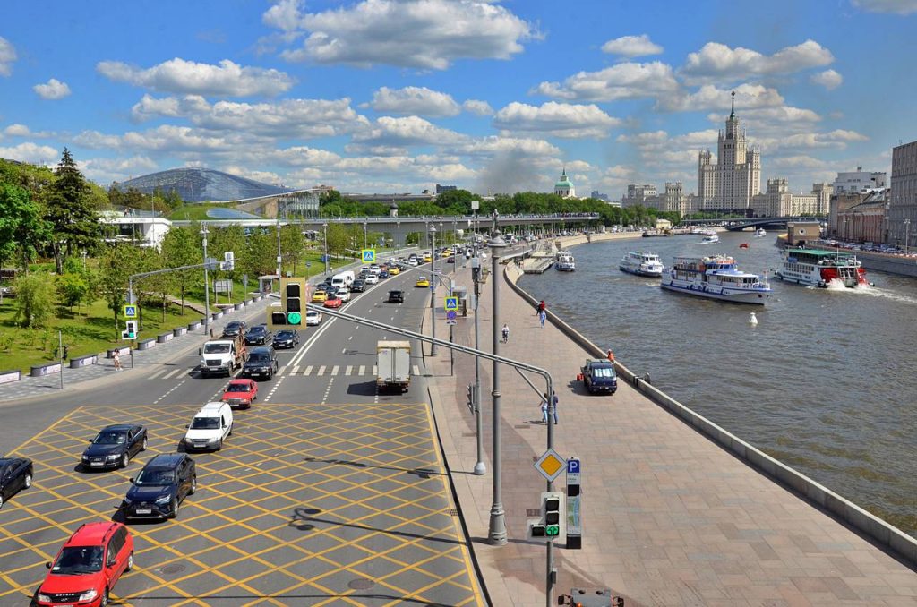 Движение на набережных в центре Москвы временно перекроют