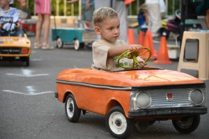 Максим Осанов катается в парке на Красной Пресне. Фото: Пелагея Замятина, 