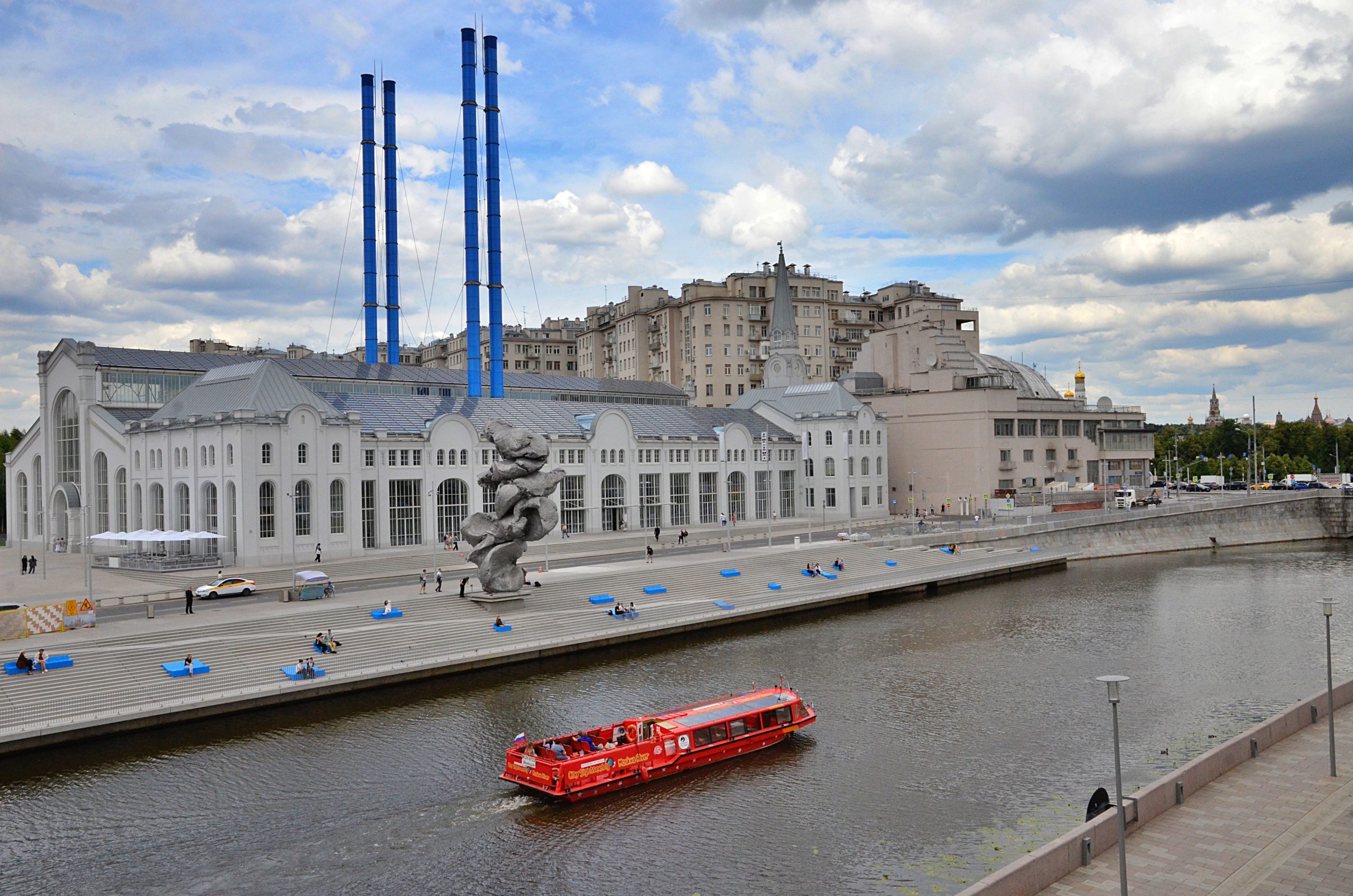 Москвичи передали свыше 160 тыс. канцтоваров для детей в новые регионы. Фото: Анна Быкова, «Вечерняя Москва»