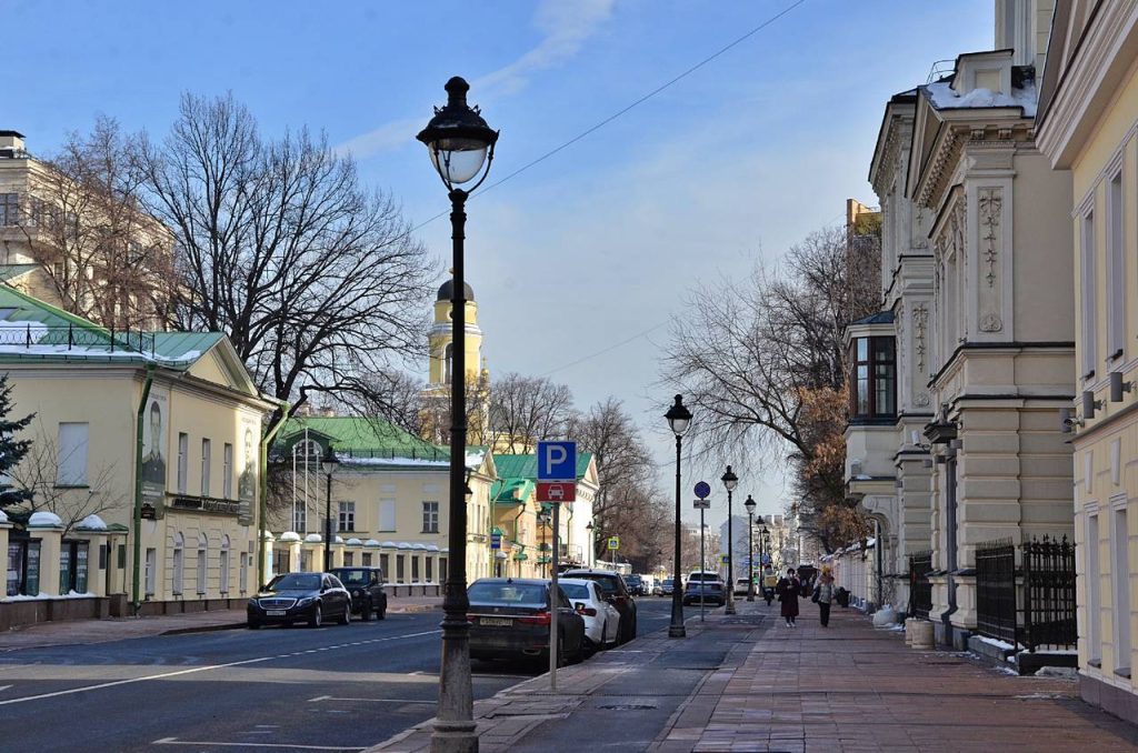 В трех округах столицы временно ограничат движение транспортных средств