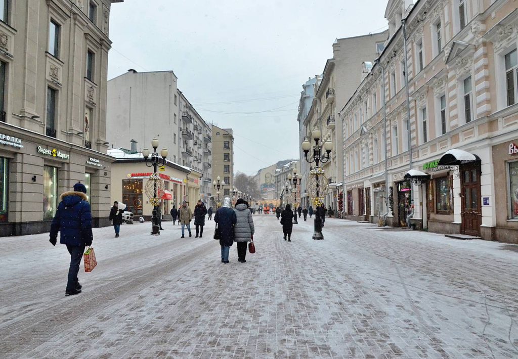 Старый и Новый Арбат украсили к Новому году