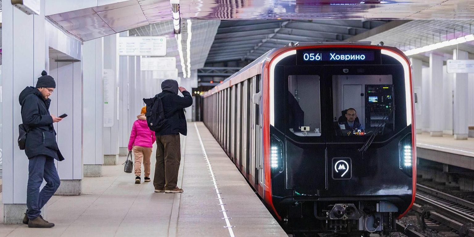 Женщины В Метро Фото