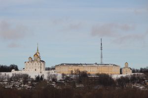 Главная елка установлена у ЦУМа, световая инсталляция «звездное небо» радует гостей и жителей Владимира. Фото: Pixabay