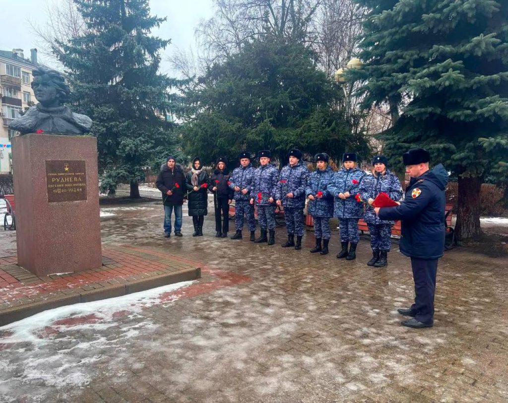 Столичные росгвардейцы почтили память Героя Великой Отечественной войны