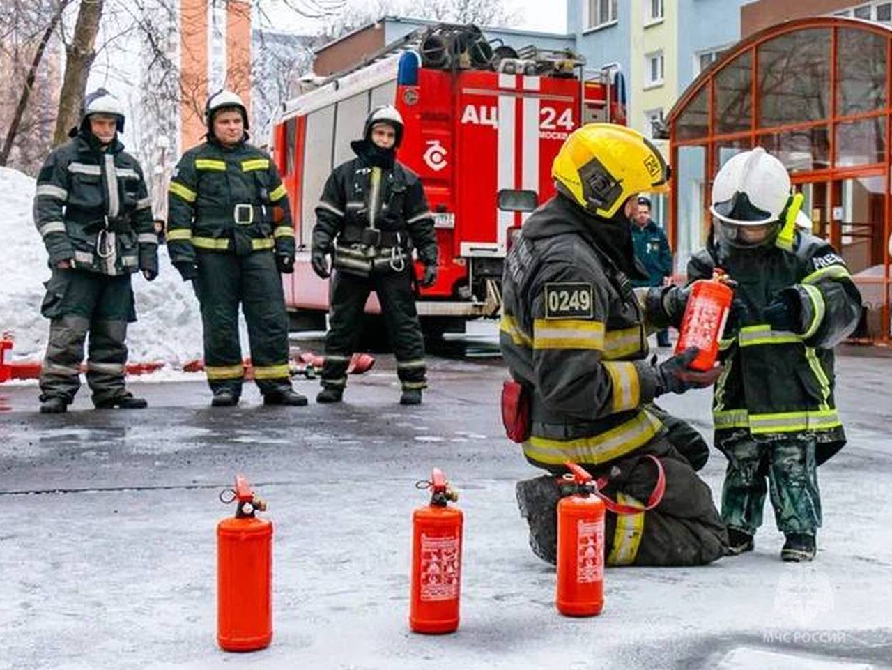 7 февраля – день рождения огнетушителя