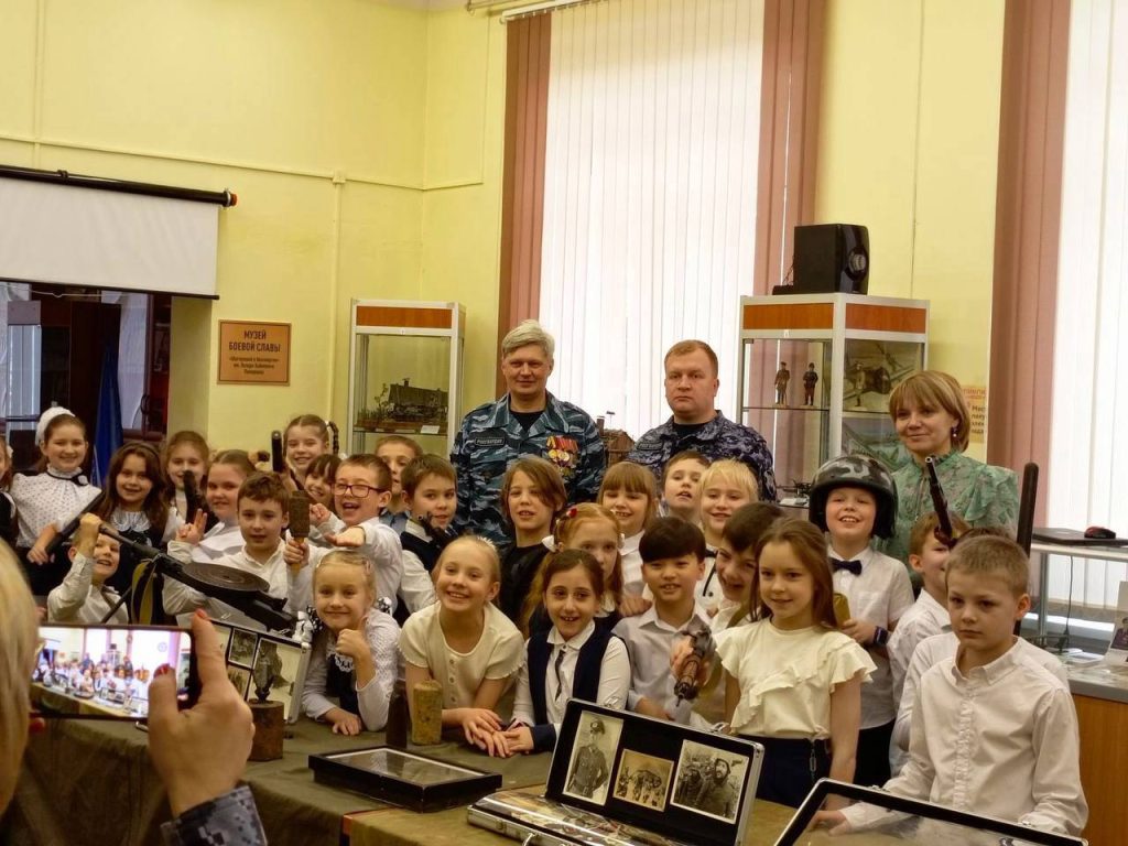 В День поисковика героем рубрики «Знай наших» стал сотрудник вневедомственной охраны прапорщик полиции Роман Баринов