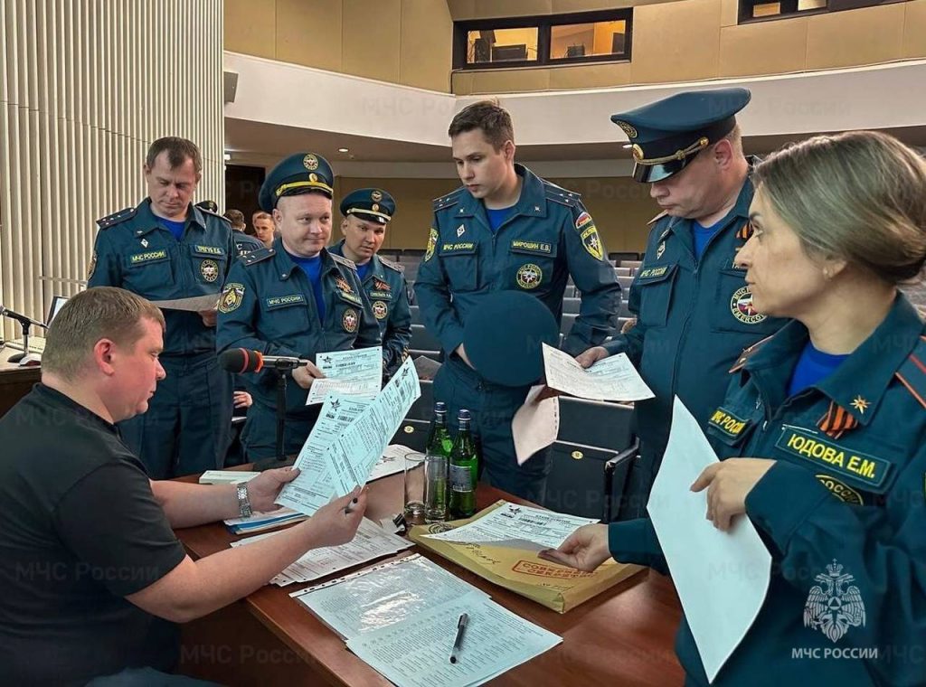 Сотрудники Главного Управления МЧС России приняли участие в «Диктанте Победы»