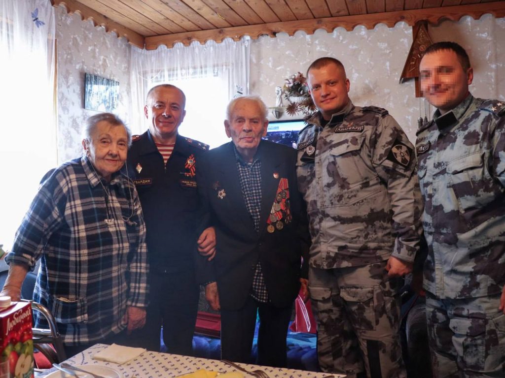 Сотрудники ОМОН «Авангард» поздравили со 101-м днём рождения ветерана Великой Отечественной войны