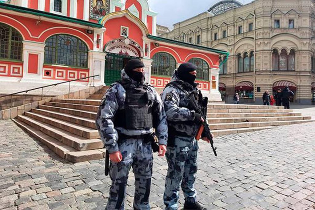 Росгвардия обеспечила безопасность проведения Московского полумарафона и праздника Красная горка в столице