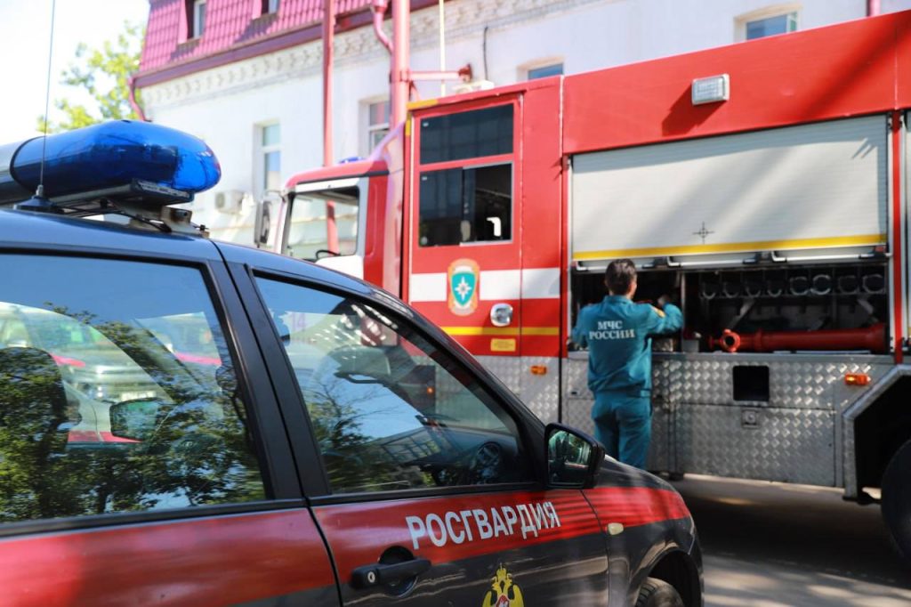 Росгвардейцы в Москве оказали помощь в эвакуации более 40 жителей многоэтажного дома при пожаре