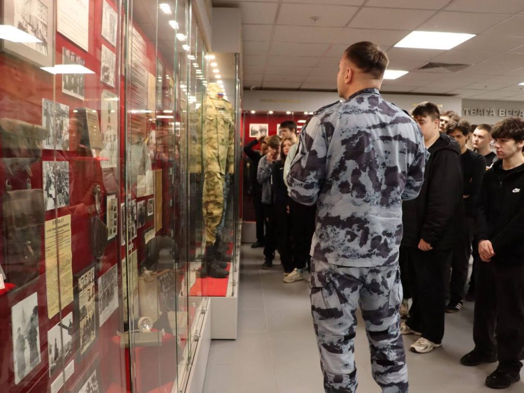 Сотрудники ОМОН «Авангард» провели день открытых дверей