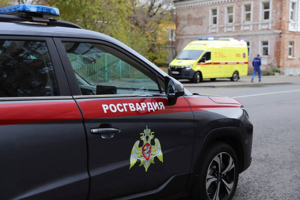 Столичные росгвардейцы помогли мужчине в бессознательном состоянии