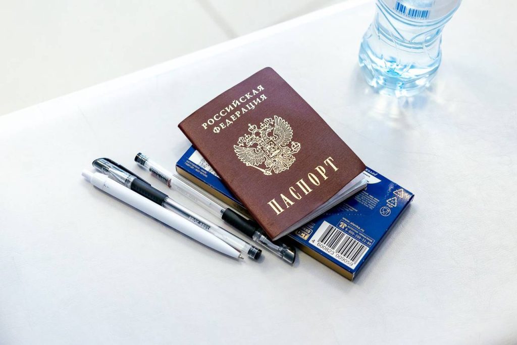 Столичные одиннадцатиклассники сдают ЕГЭ по русскому языку