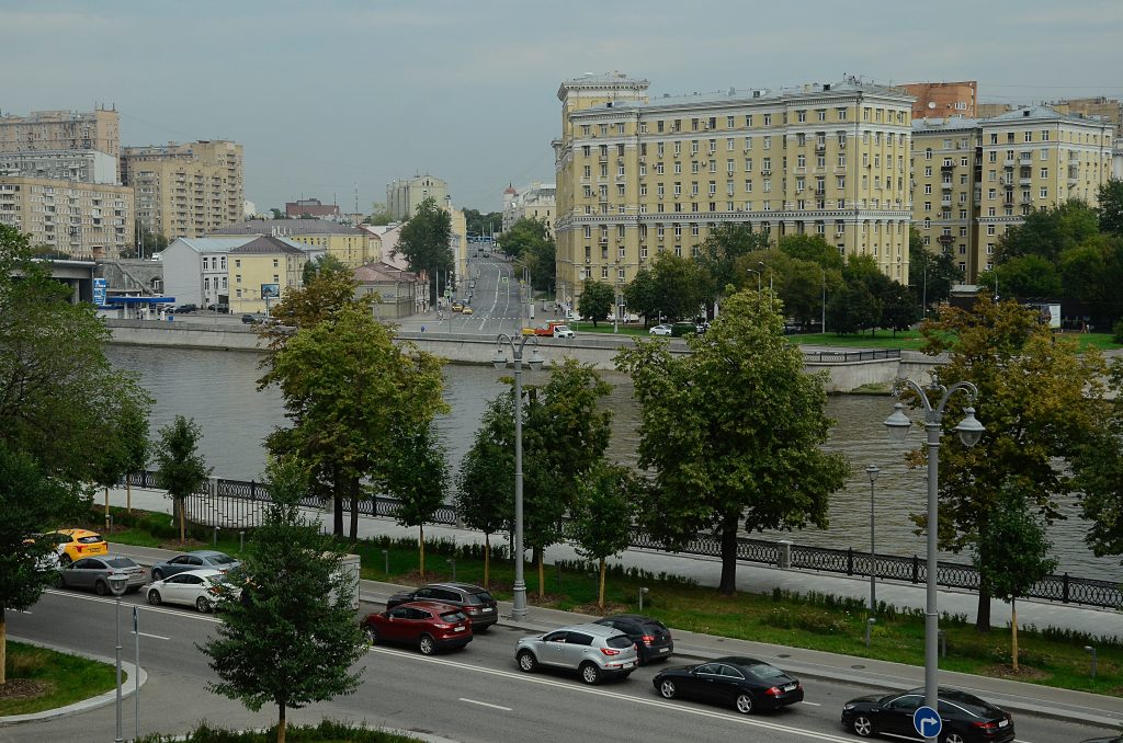 На улице Марксистская началось благоустройство территорий