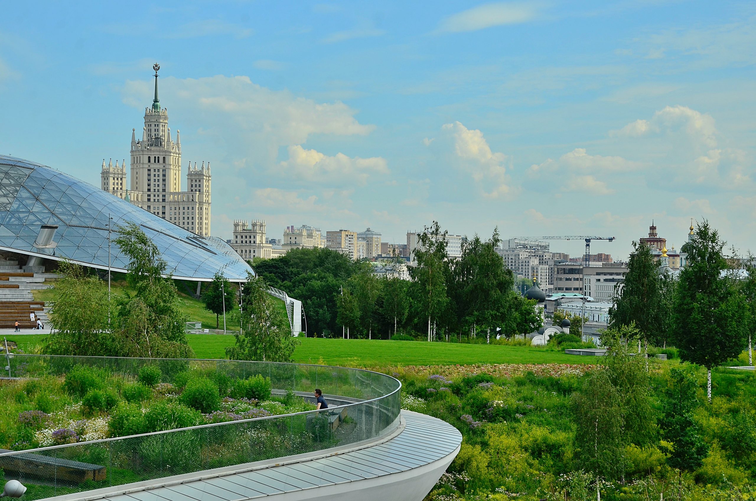Чаще всего парковались рядом с парком «Зарядье» — 5039 раз. Фото: Анна Быкова, «Вечерняя Москва»