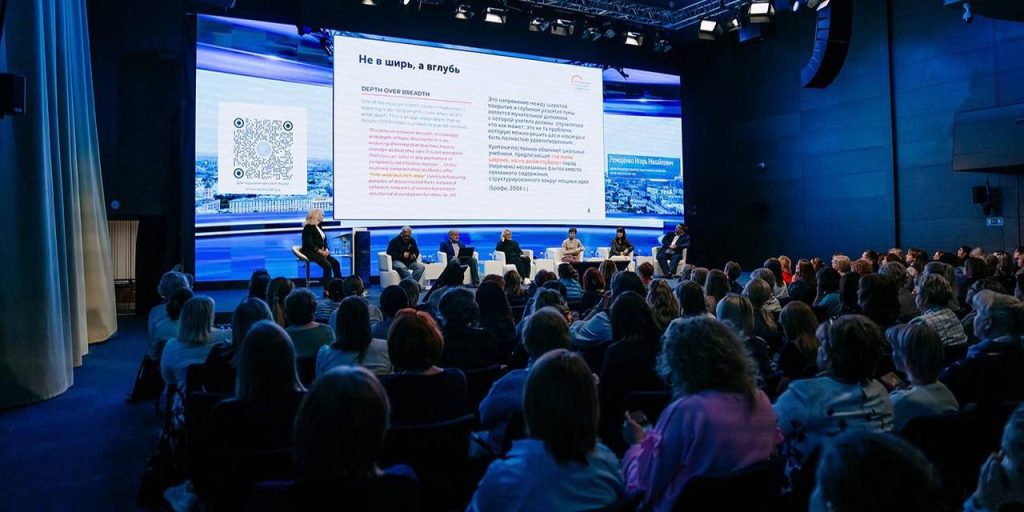 Почти 16 тысяч столичных учителей пройдут курсы по преподаванию математики в новом формате