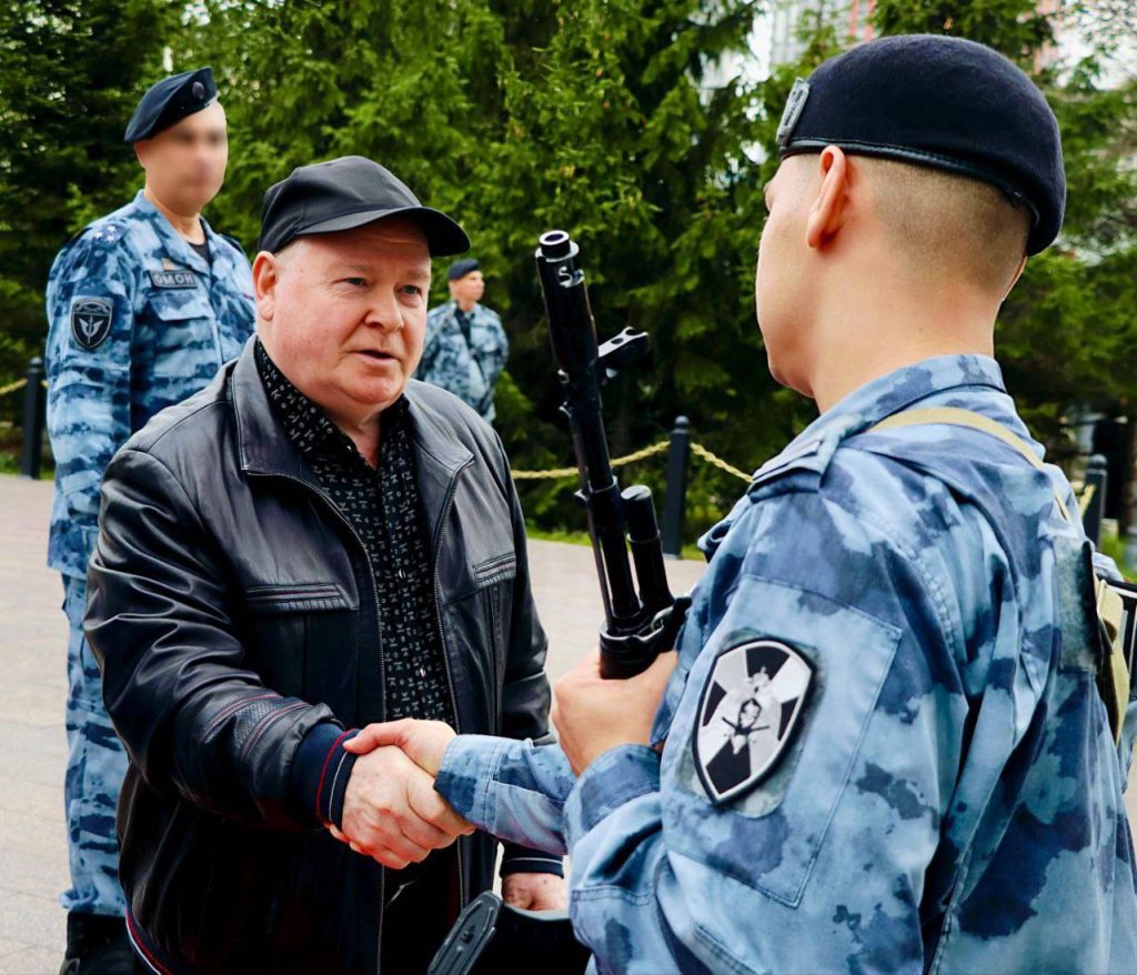 В День ветеранов боевых действий героем рубрики «Всегда в строю» стал человек, чья судьба неразрывно связана с историей московского ОМОН – полковник полиции в отставке Пётр Степанович Смирнов