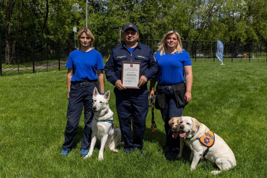 Хвостатые напарники: как собаки работают вместе со столичными спасателями