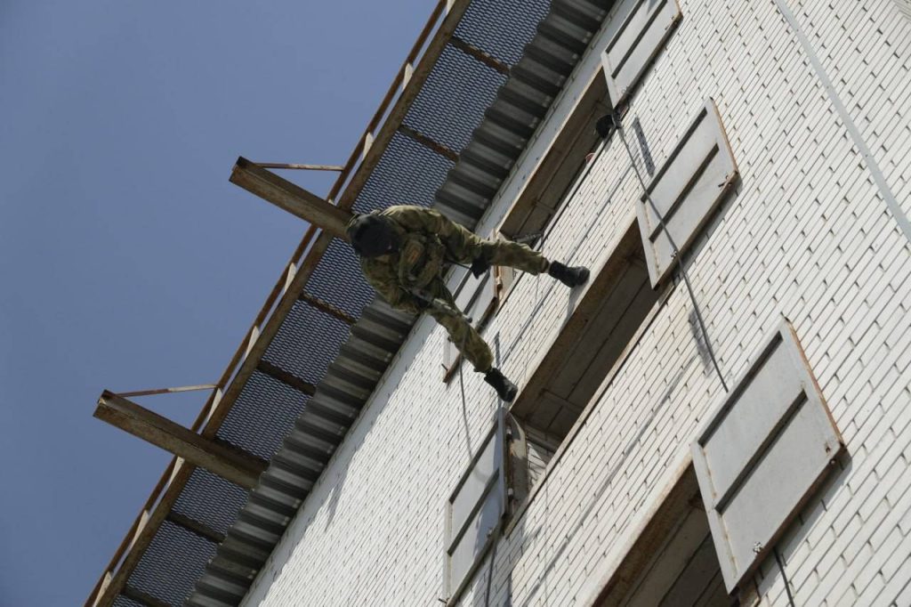 Занятия по высотной подготовке прошли с сотрудниками ОМОН Росгвардии