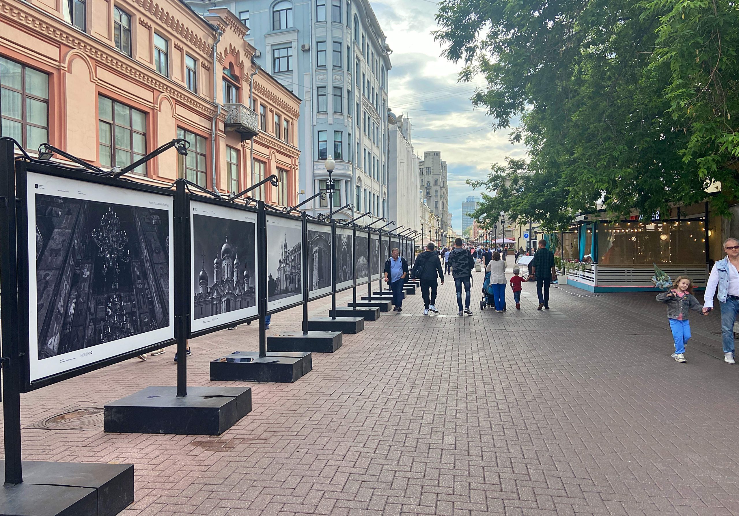 Здание рестрана «Прага» на улице Арбат отрестраврируют. Фото: Вероника Мечкивская, «Вечерняя Москва»