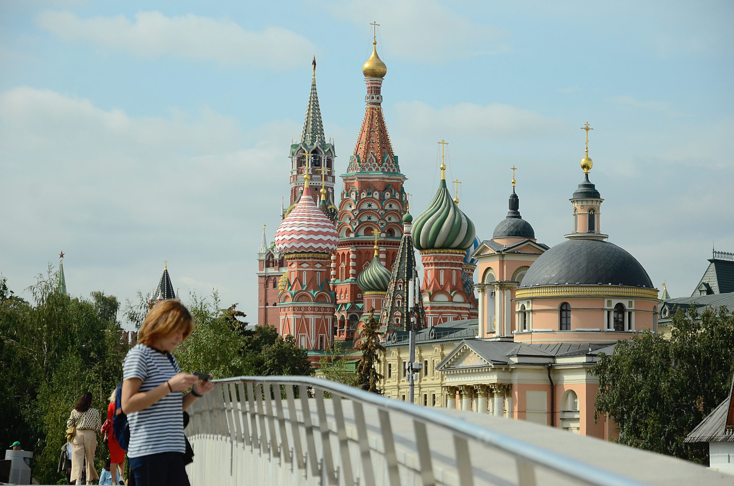 Также гости часто посещают культурные достопримечательности, самой популярной из которых, конечно же, является Красная площадь. Фото: Анна Быкова, «Вечерняя Москва»