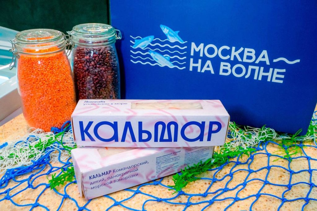 На рыбных рынках Москвы продают командорского кальмара с Дальнего Востока