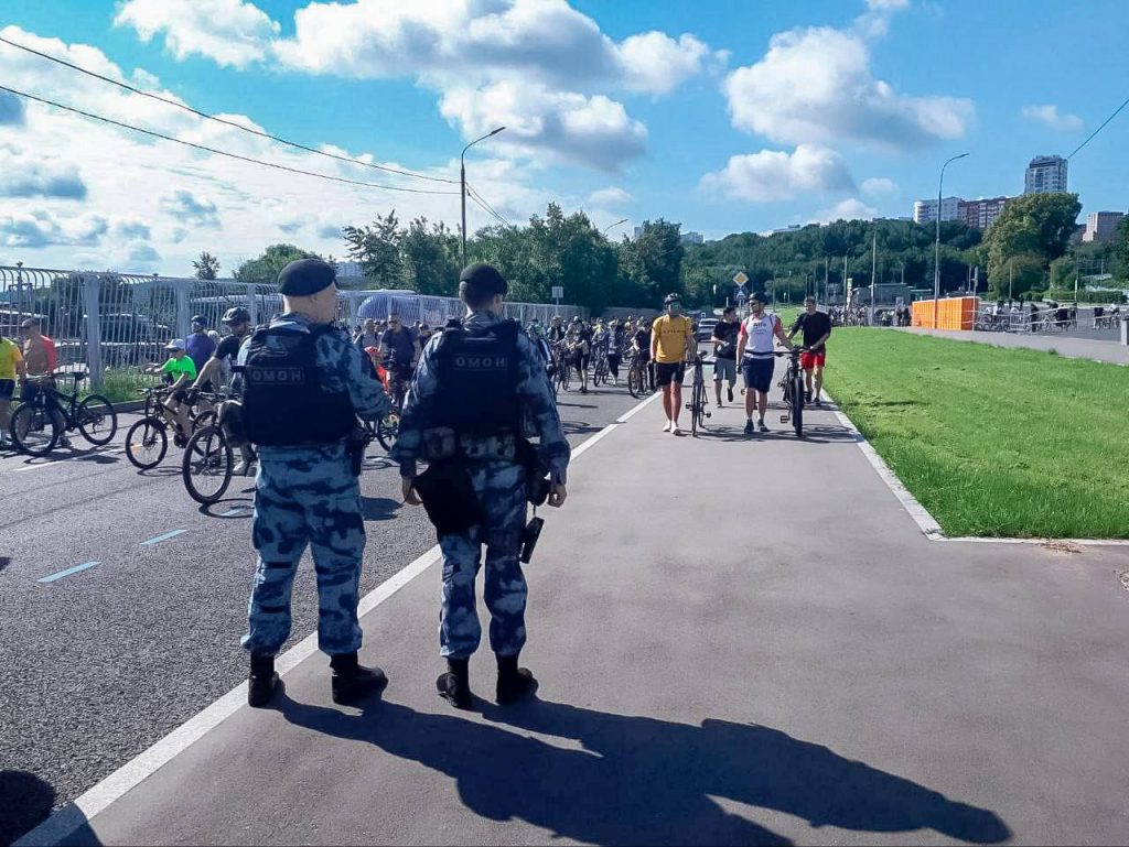 Росгвардейцы обеспечили безопасность фестиваля ЛИГА ТРИАТЛОНА & IRONSTAR МОСКВА 226 2025