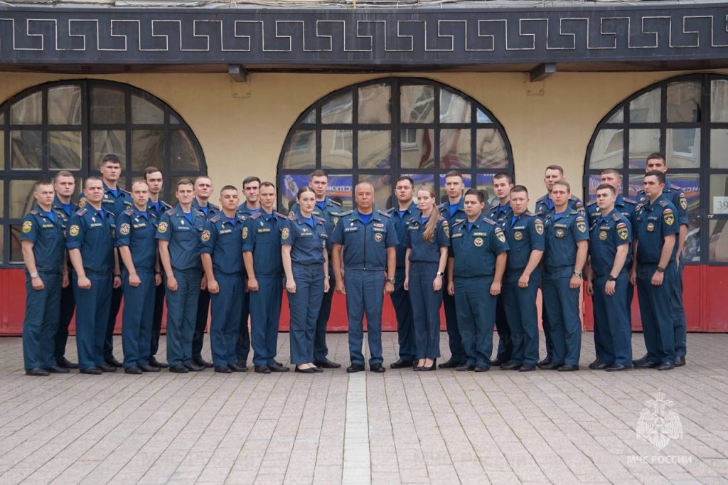 Начальник Главного управления МЧС России по г. Москве встретился с молодыми офицерами, назначенными на должности