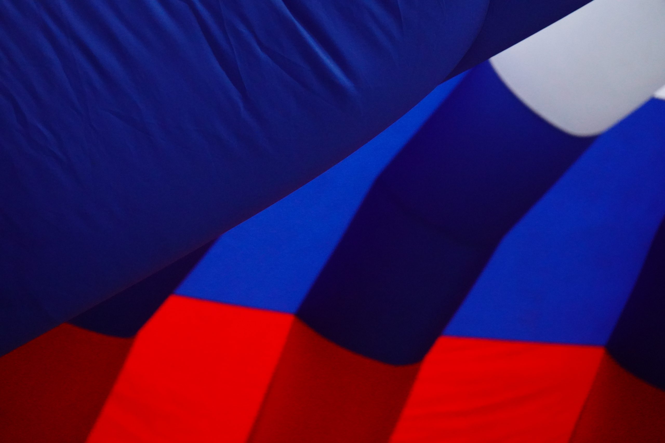 Праздничные мероприятия пройдут на площадках проекта «Лето в Москве» и центральных улицах города, в музеях, парках, на ВДНХ и в офисах «Мои документы». Фото: Анна Быкова, «Вечерняя Москва»
