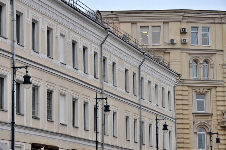 В ходе рейдов по безопасности основным объектом осмотра являются чердачные и подвальные помещения. Фото: Анна Быкова, «Вечерняя Москва»