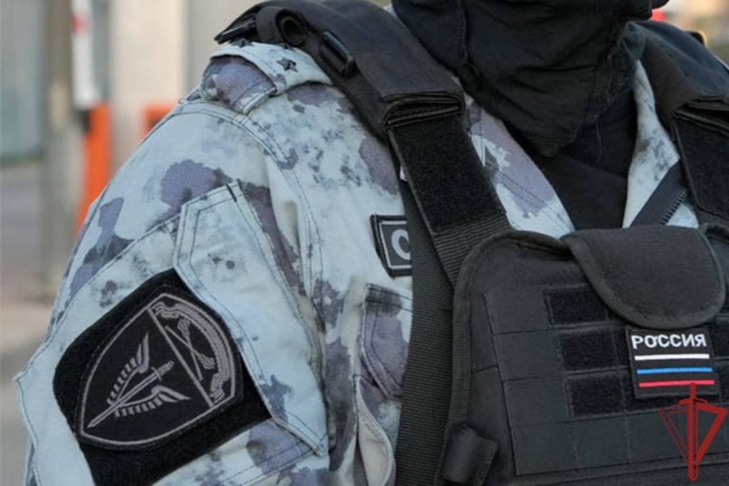 Сотрудники московского ОМОН задержали мужчину с марихуаной