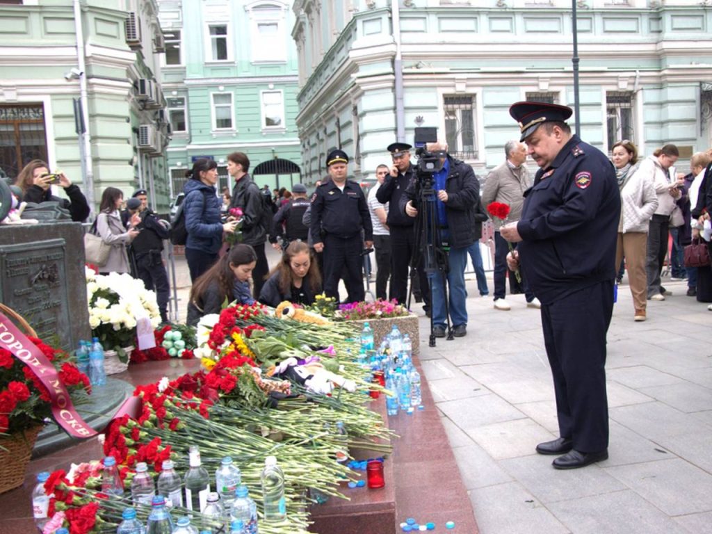 В день солидарности в борьбе с терроризмом, полицейские и общественник приняли участие в мероприятии