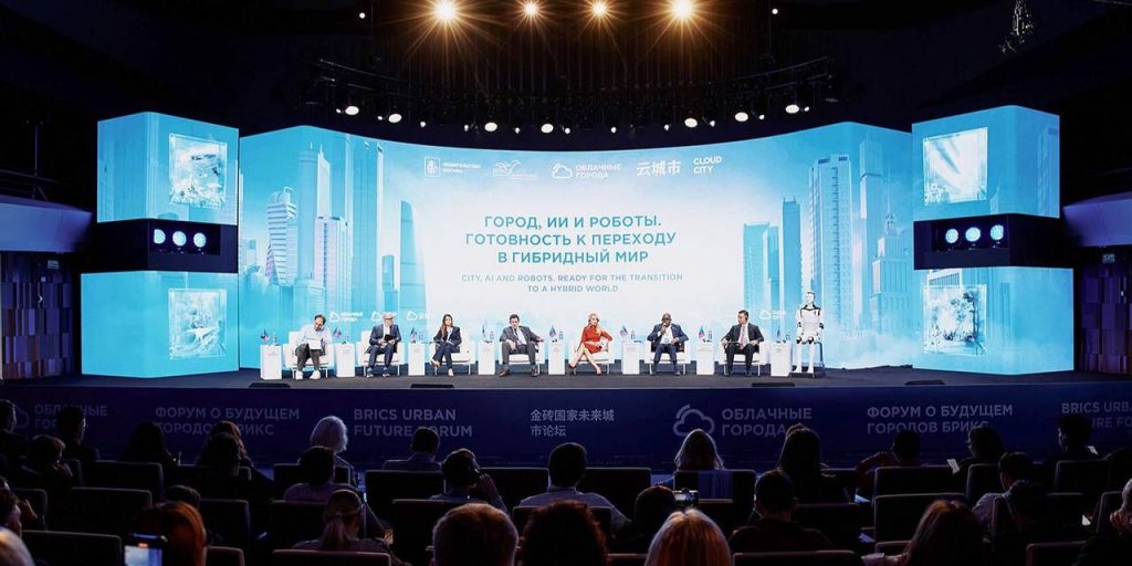 На форуме о будущем городов БРИКС обсудили роботизацию и искусственный интеллект