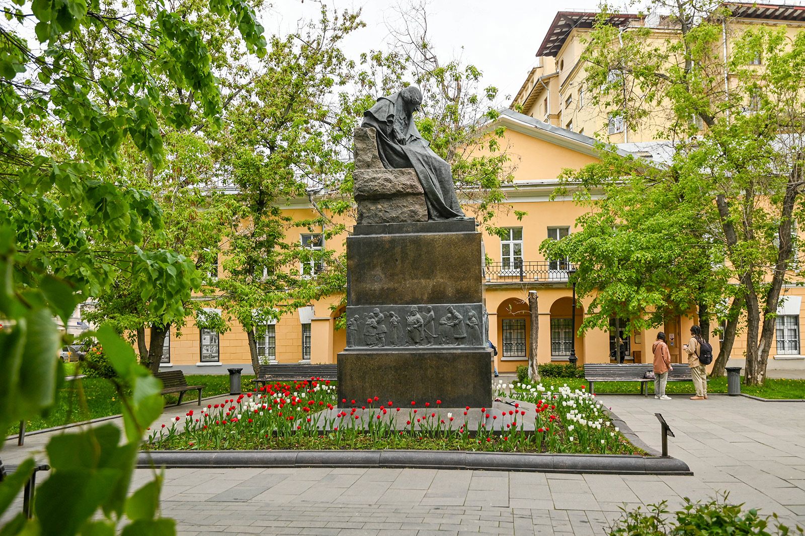 Сотрудники Дома Н.В. Гоголя — Мемориального музея и научной библиотеки проведут экскурсию по району Арбат. Фото: сайт мэра Москвы