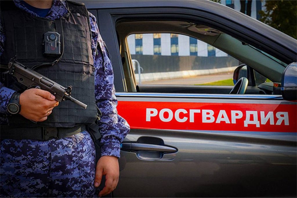 Росгвардейцы задержали нетрезвого нарушителя на территории детского сада в Москве