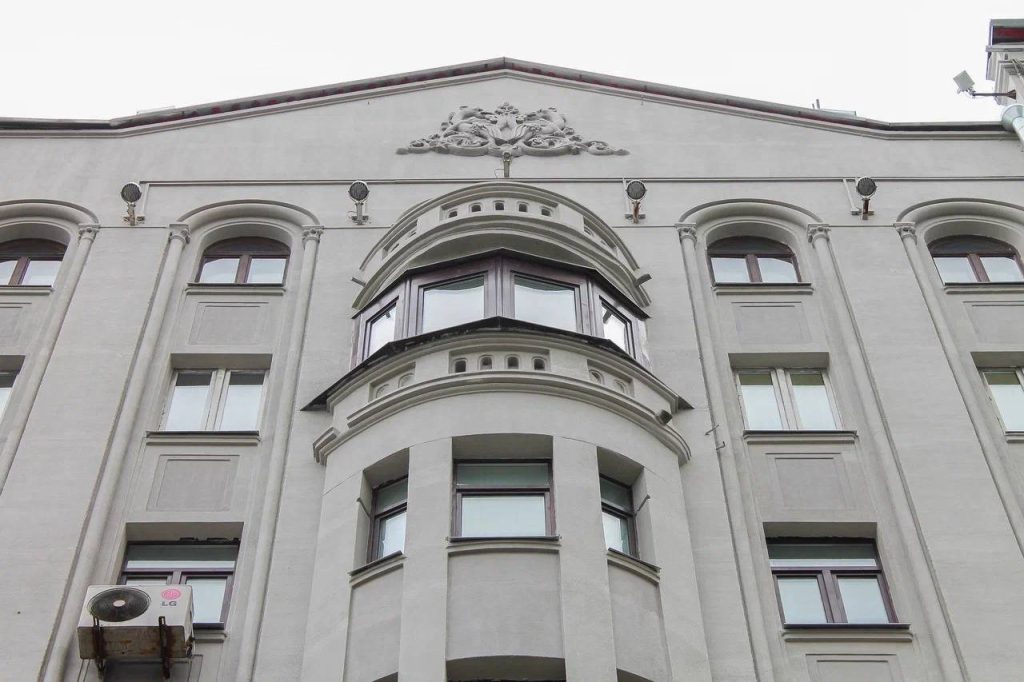 Дом в псевдоготическом стиле капитально отремонтировали в Тверском районе