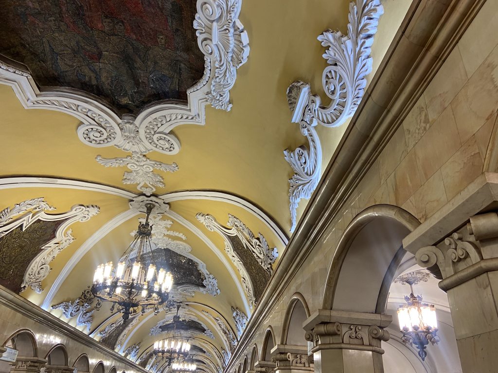 Новинка в метро, или Акустические кабинки установили на пересадочном узле «Комсомольская»