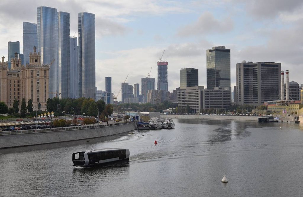 Более 100 москвичек-волонтеров помогают участникам СВО в военных госпиталях