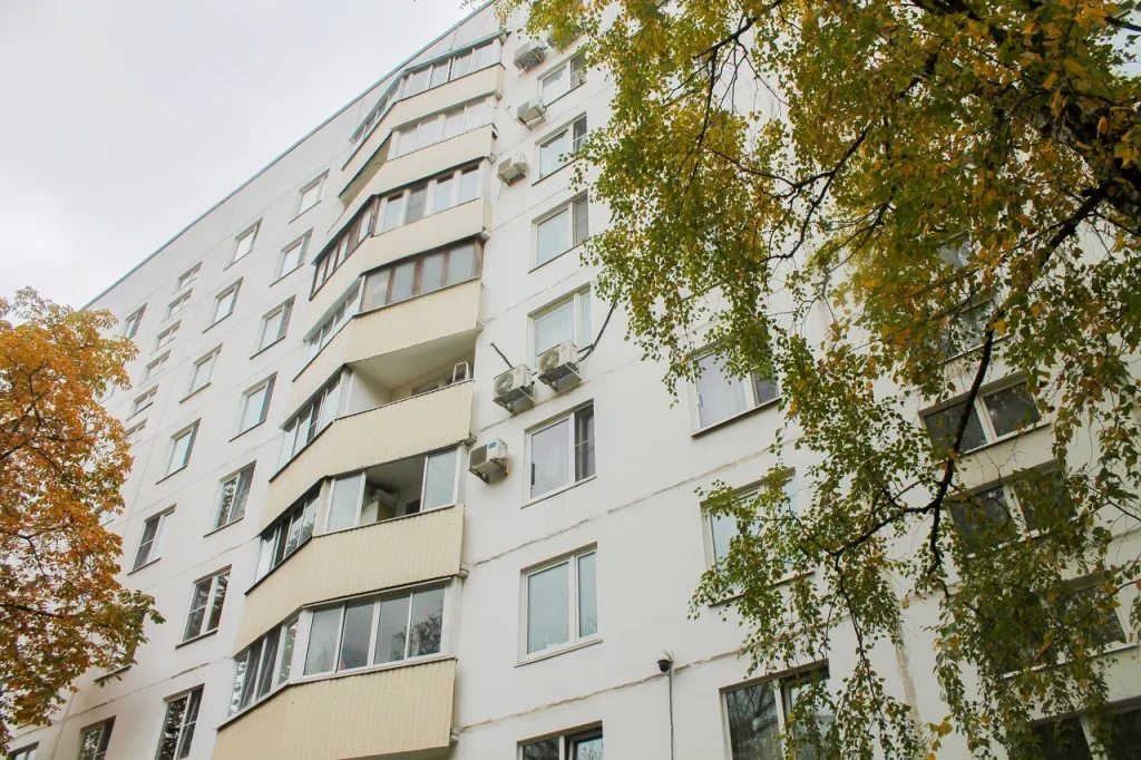 Лифтовое оборудование заменили в доме в Басманном районе